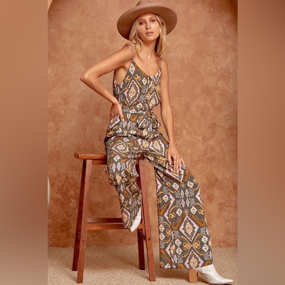 Savanna Jane Aztec Printed Jumpsuit Size Small - Picture 3 of 12